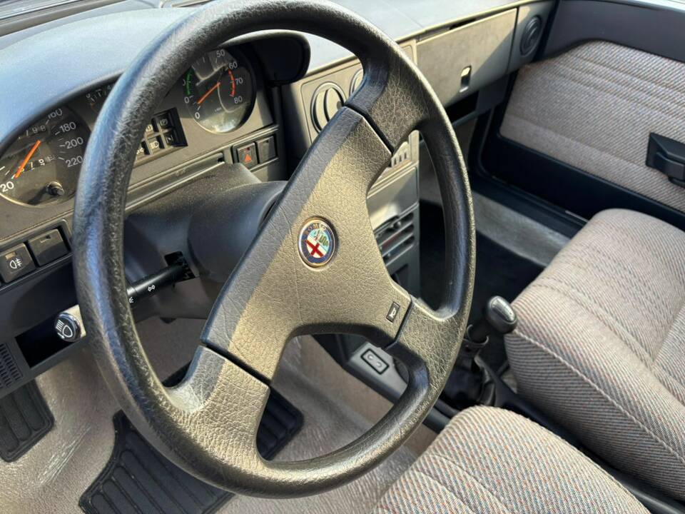 Bild 2/8 von Alfa Romeo 33 - 1.3 S (1987)