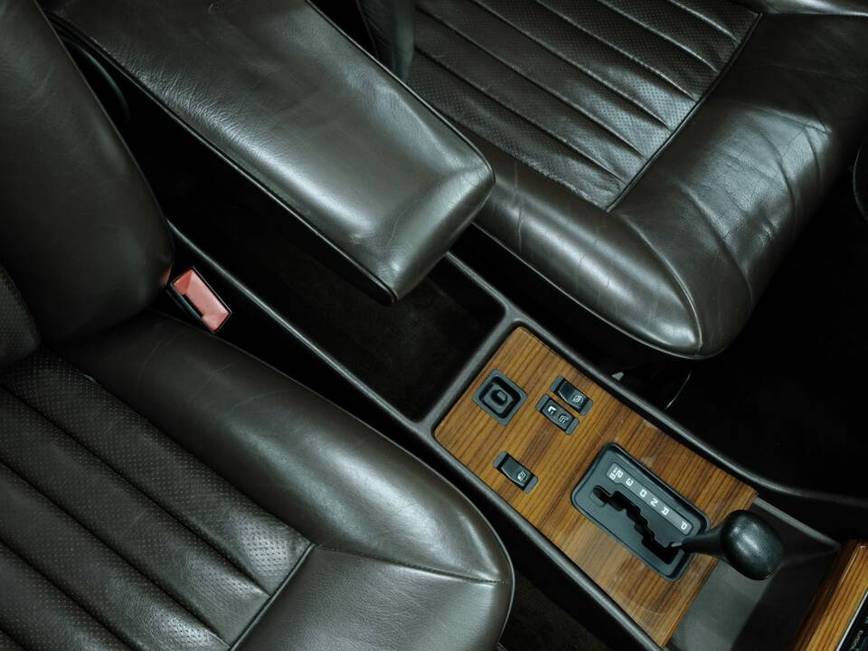 Bild 10/50 von Mercedes-Benz 380 SE (1983)