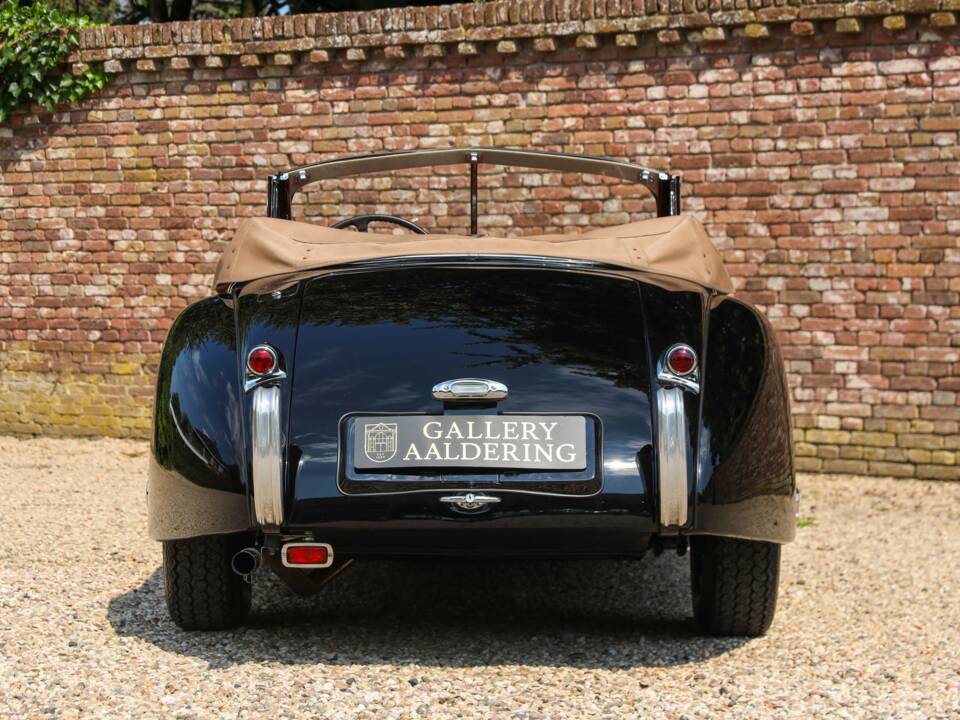 Immagine 6/50 di Jaguar XK 120 DHC (1953)