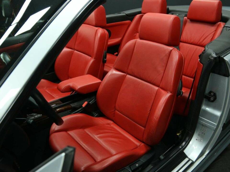 Immagine 15/50 di BMW 328i (1997)