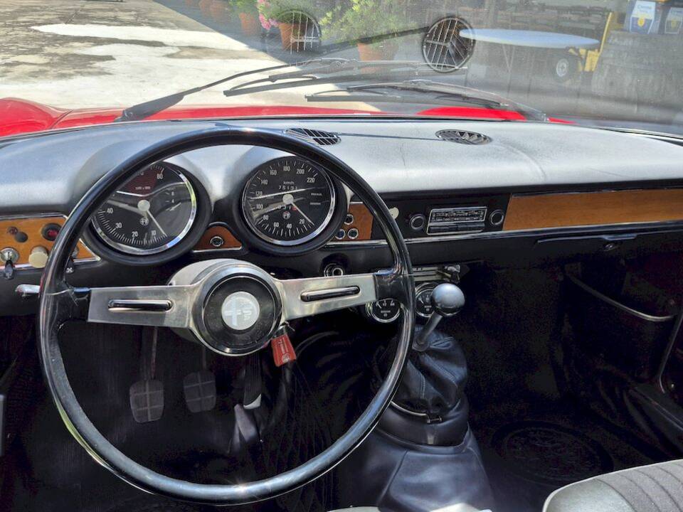 Afbeelding 33/63 van Alfa Romeo Giulia GT 1300 Junior (1971)
