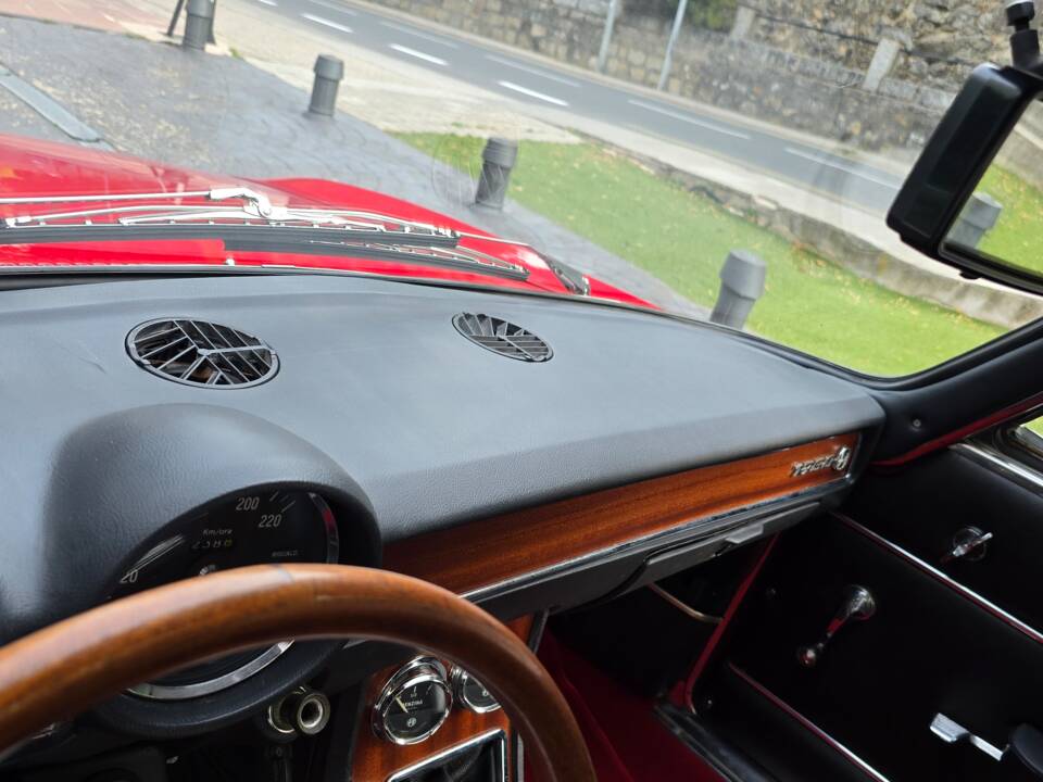 Image 15/34 of Alfa Romeo 1750 GT Veloce (1969)