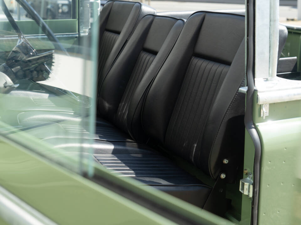 Image 19/30 of Land Rover 88 (1971)