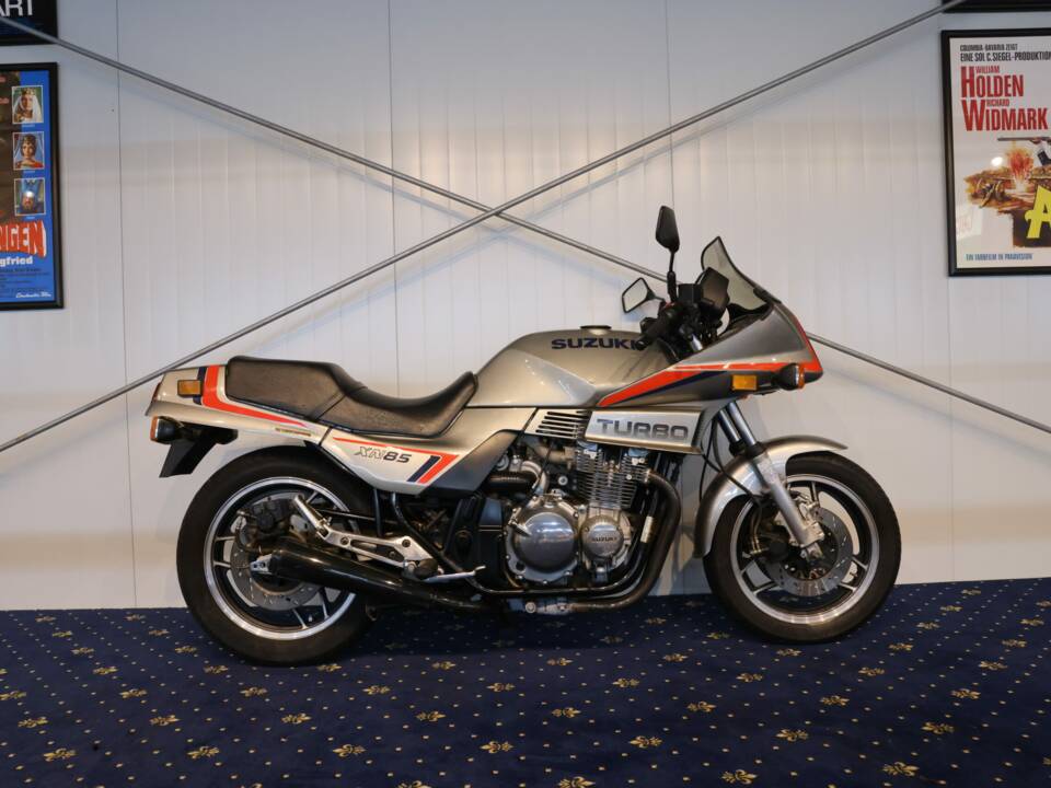 Immagine 2/23 di Suzuki XN85 Turbo (1986)
