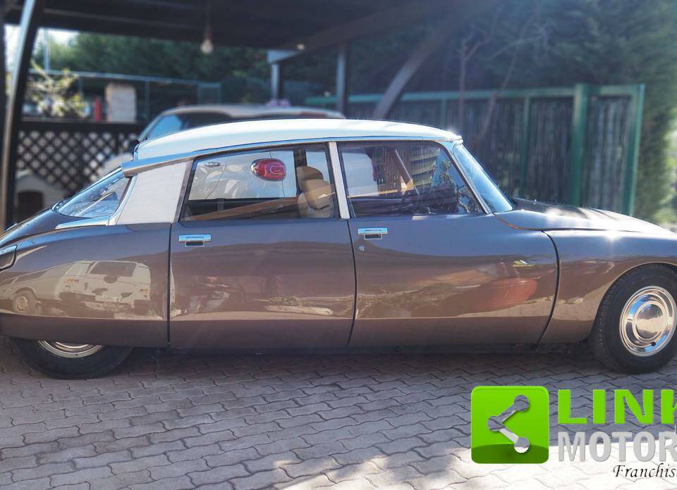 Image 4/10 of Citroën DS 21 (1972)