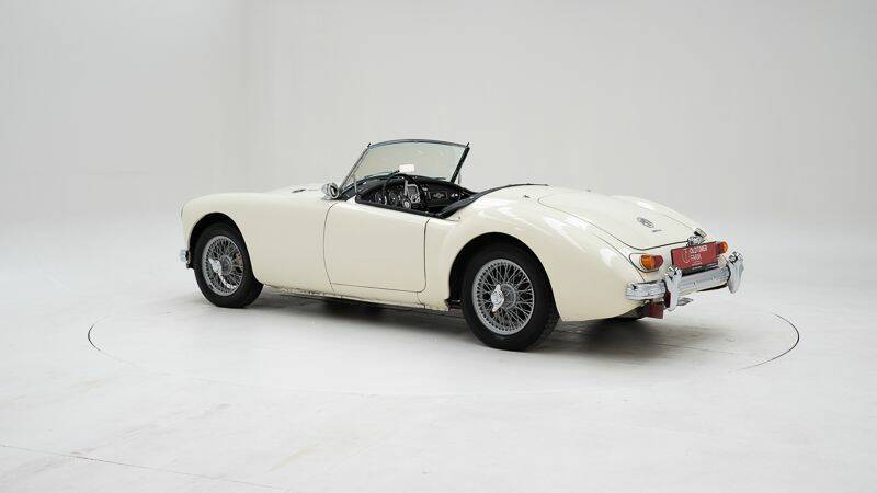 Image 4/15 of MG MGA 1600 (1962)