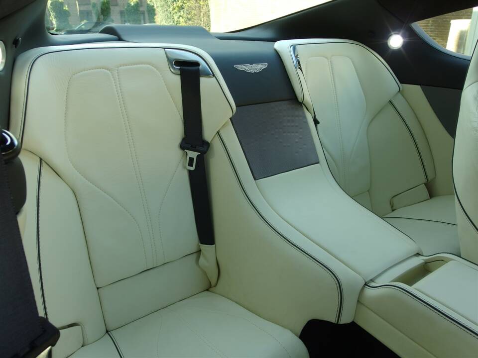 Immagine 75/97 di Aston Martin Virage (2011)