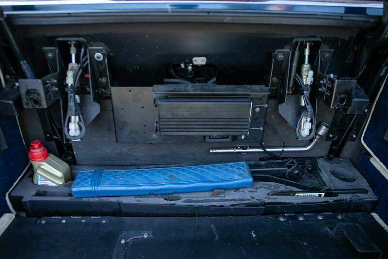 Image 41/50 of Bentley Azure Mulliner (1996)