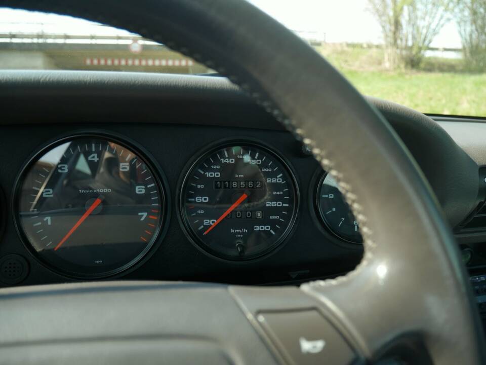 Immagine 27/31 di Porsche 911 Carrera 2 (1992)