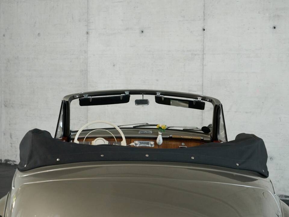 Immagine 18/50 di BMW 502 Baur (1955)