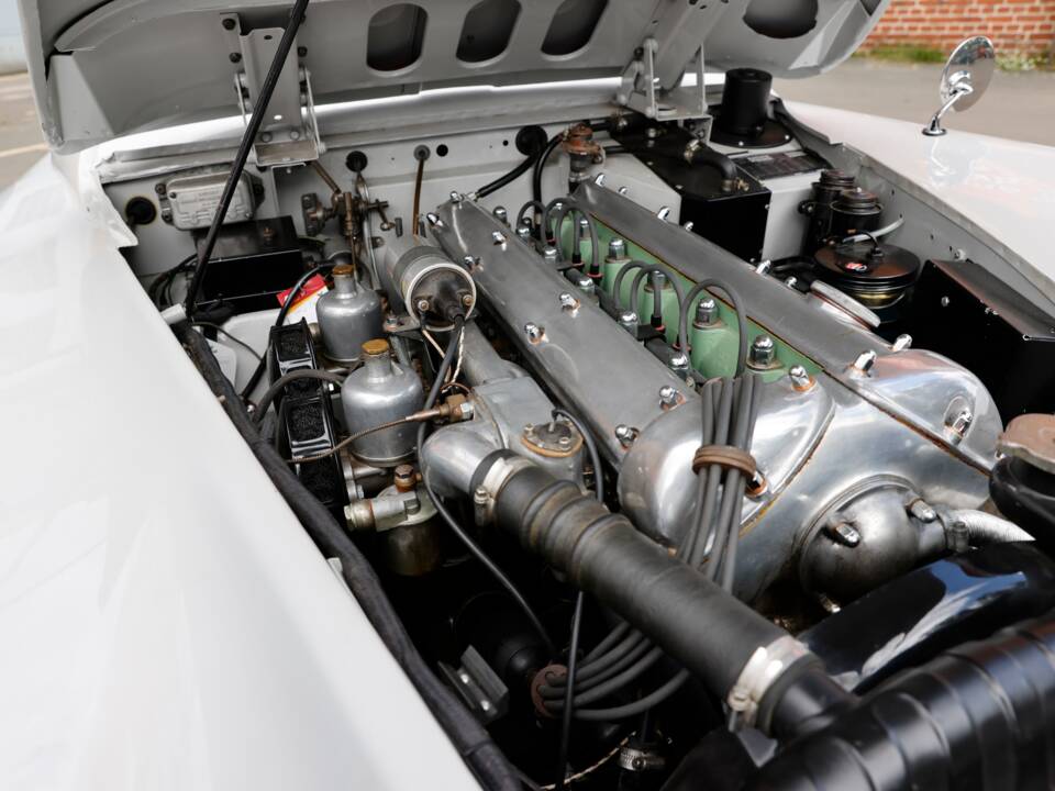 Image 87/91 of Jaguar XK 150 OTS (1958)
