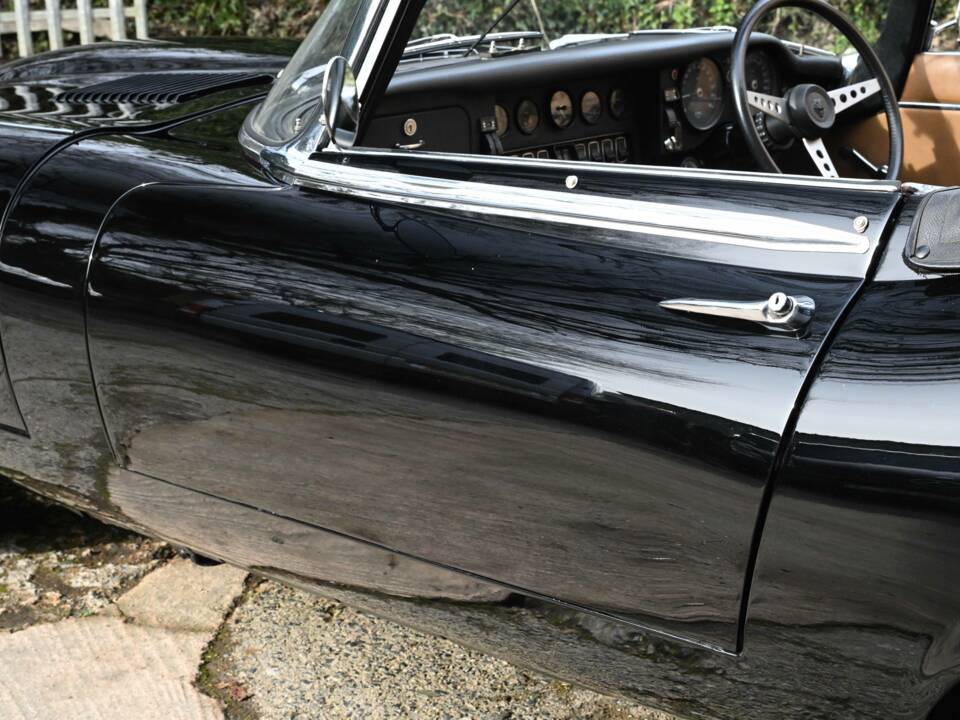 Image 28/50 de Jaguar Type E V12 (1974)