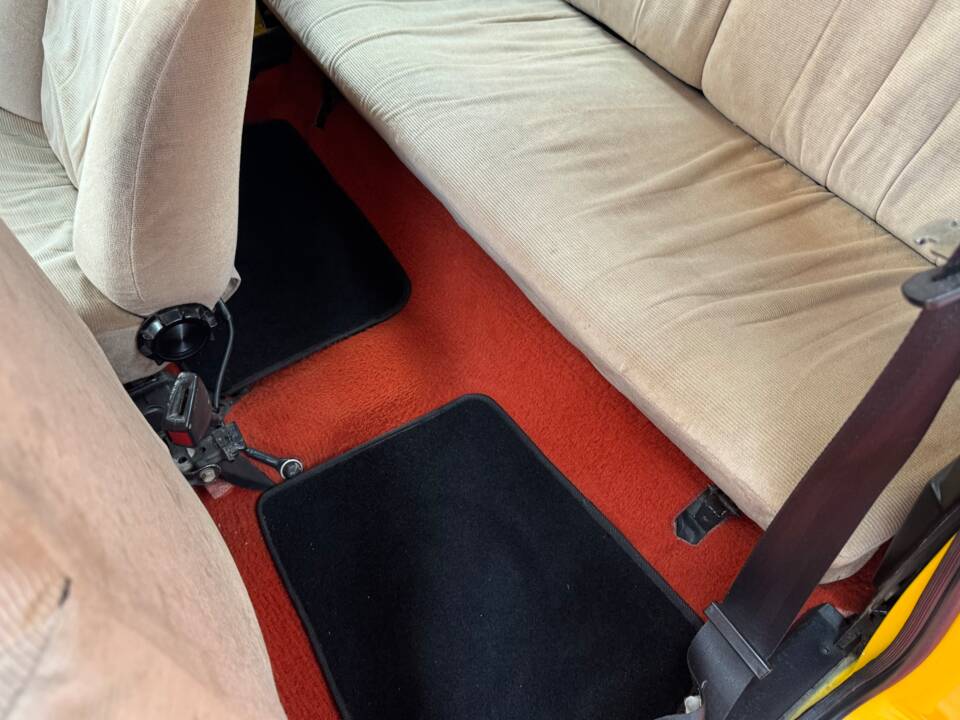 Image 19/34 of Renault R 5 Alpine Turbo (1981)