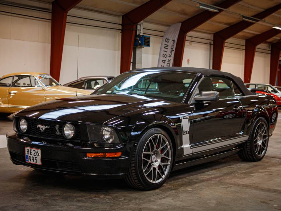 Image 2/49 of Ford Mustang GT (2006)