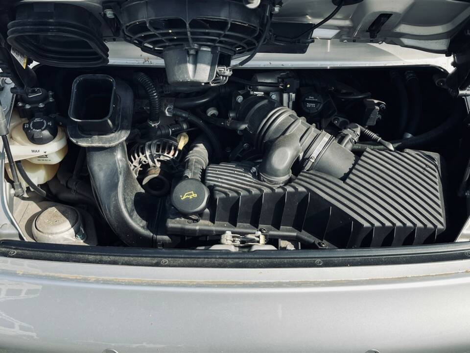Image 28/39 of Porsche 911 Carrera 4S (2002)
