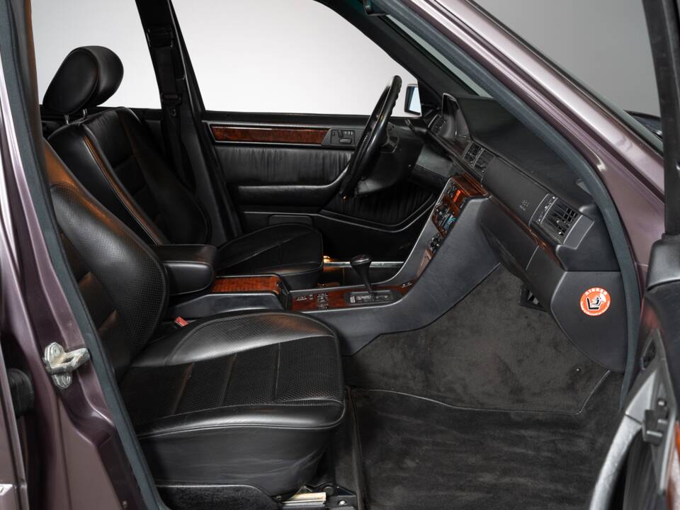 Bild 22/38 von Mercedes-Benz 500 E (1992)