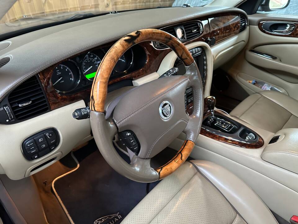 Bild 5/9 von Jaguar XJ 8 4.2 (2008)