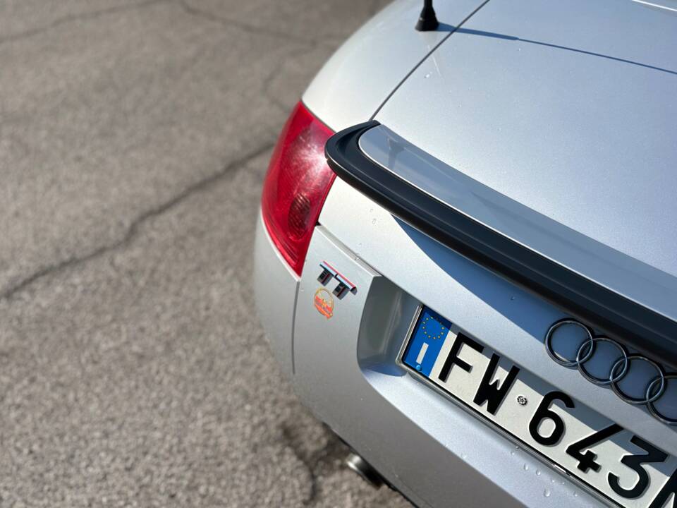 Image 20/25 of Audi TT 3.2 quattro (2004)