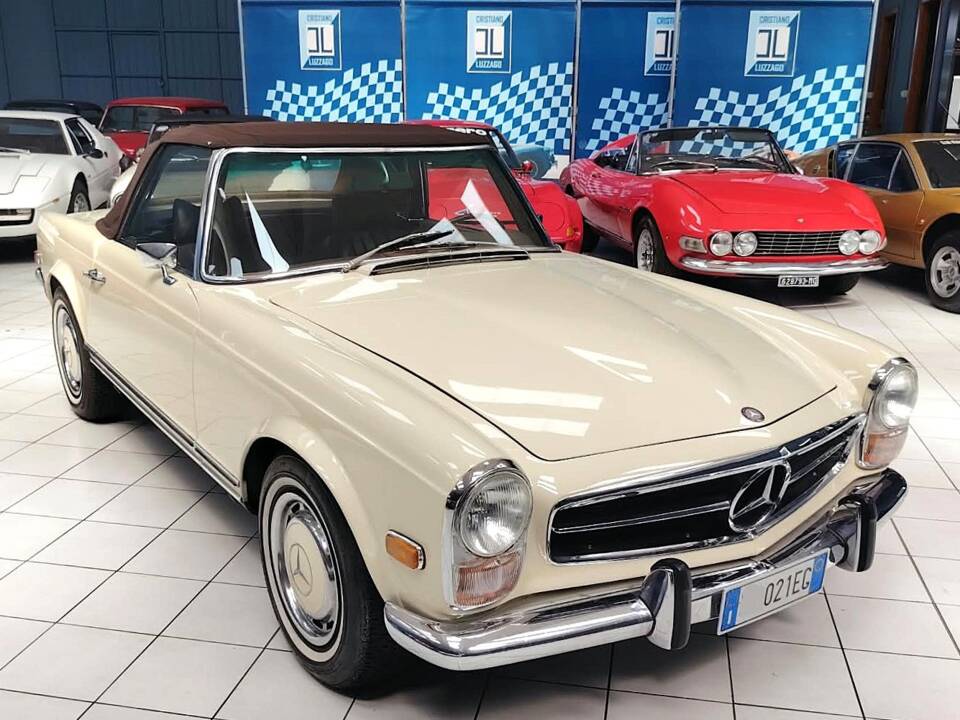 Image 11/58 of Mercedes-Benz 280 SL (1969)