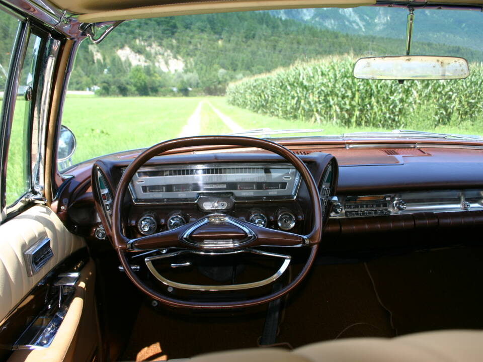 Image 15/20 of Imperial Crown Sedan (1962)