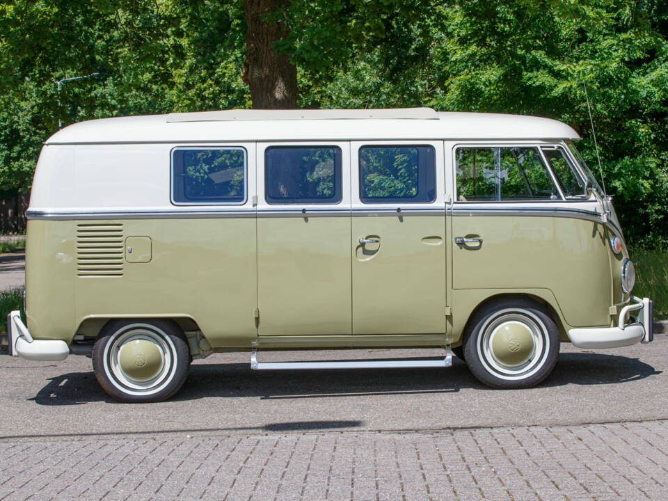 Image 4/8 of Volkswagen T1 minibus (1965)