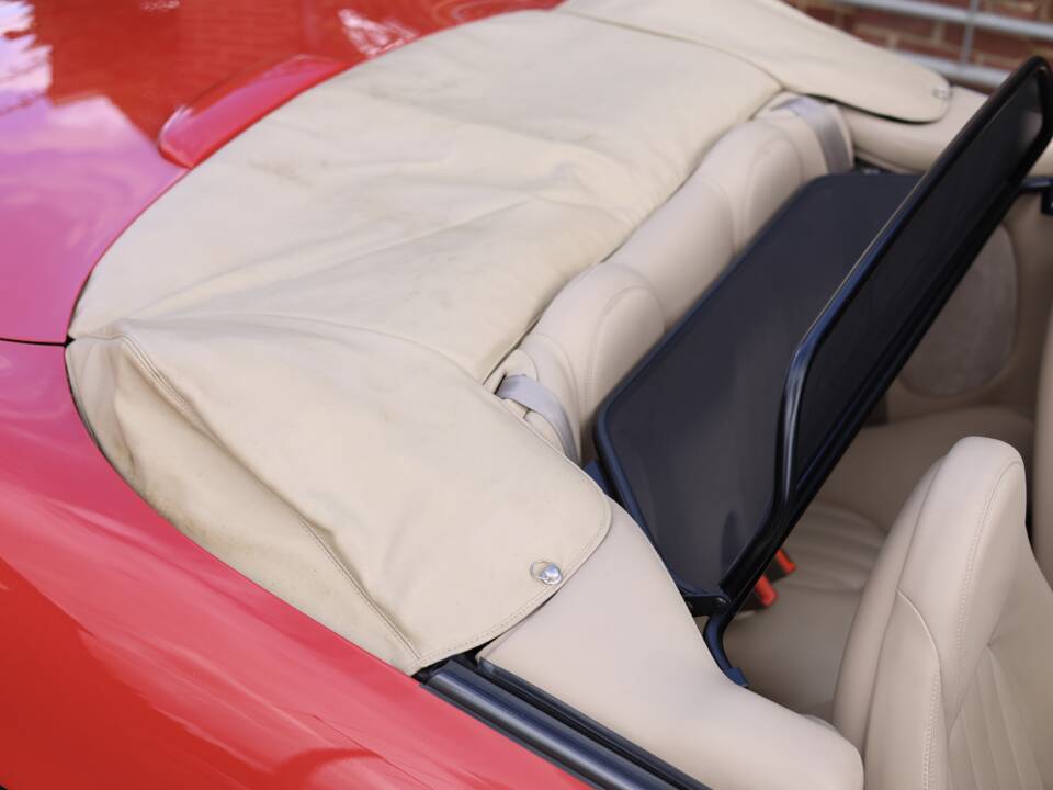 Image 21/50 de Jaguar XKR (2000)