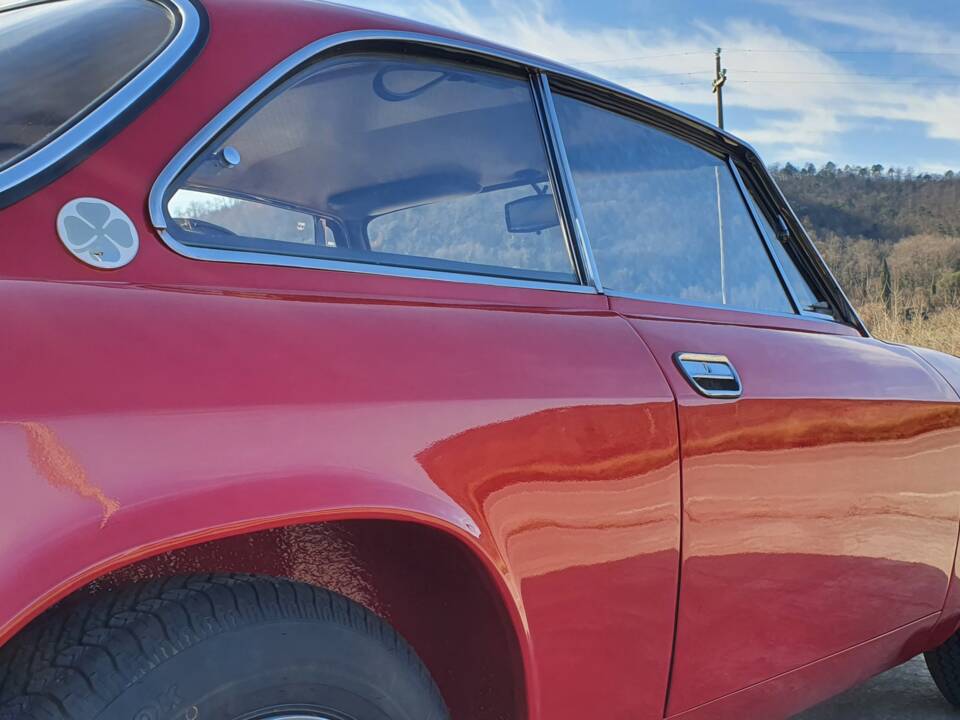 Image 19/50 de Alfa Romeo 1750 GT Veloce (1969)