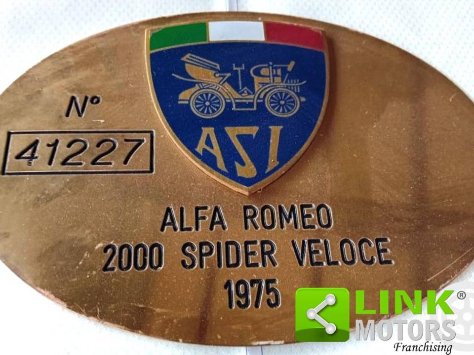 Bild 10/10 von Alfa Romeo 2000 Spider Veloce (1975)