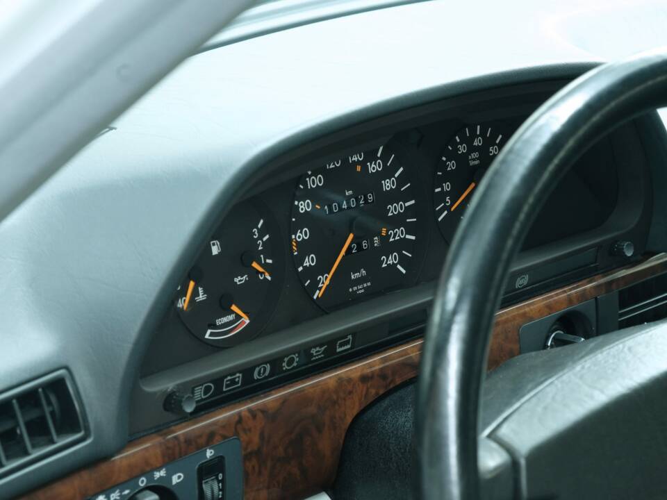 Bild 34/50 von Mercedes-Benz 500 SE (1990)