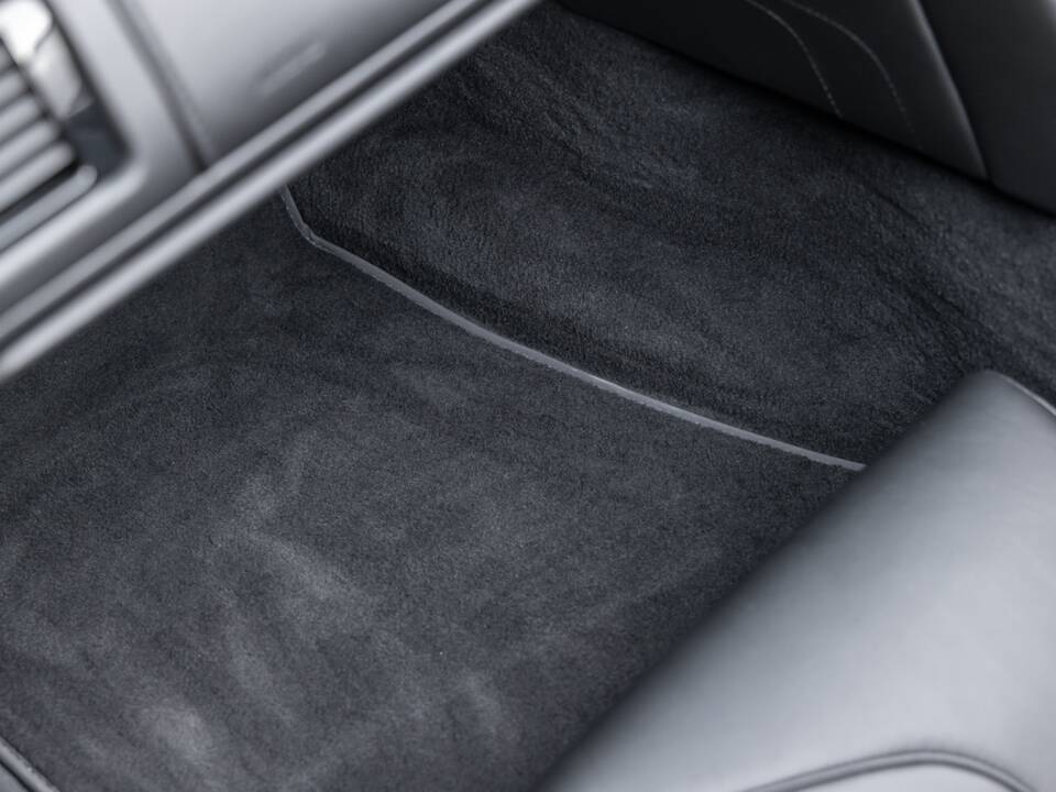 Bild 62/84 von Aston Martin V12 Vantage AMR Roadster (2018)