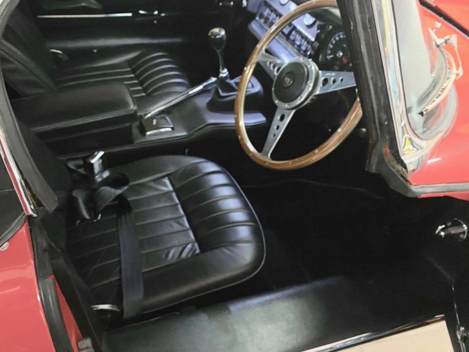 Immagine 10/33 di Jaguar E-Type (1967)