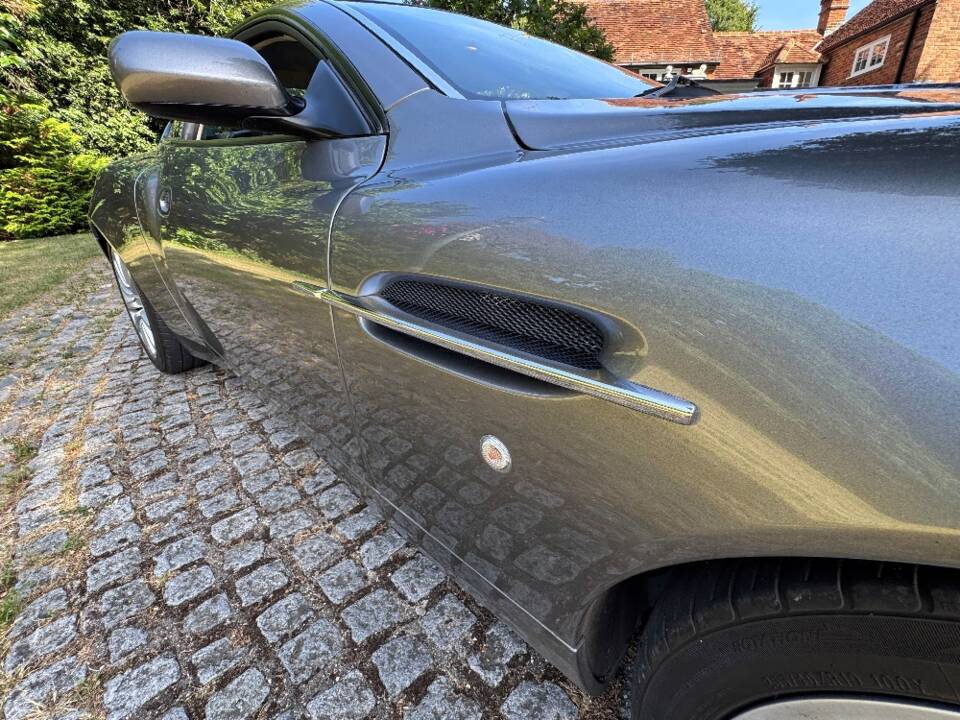 Image 33/40 of Aston Martin V12 Vanquish (2002)