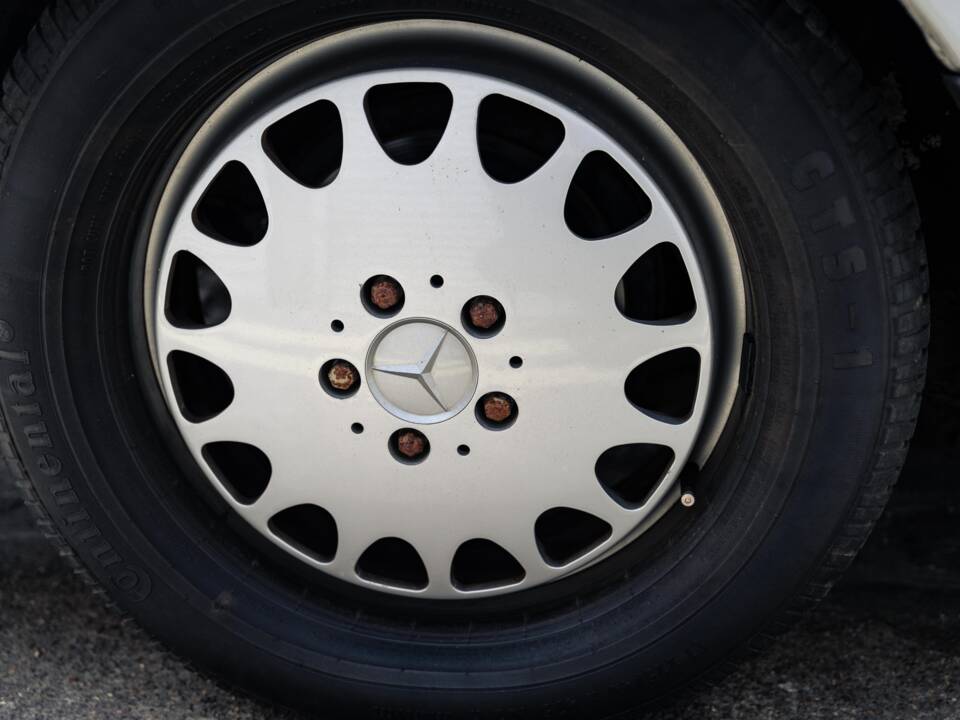 Image 47/50 of Mercedes-Benz 500 SEL (1984)