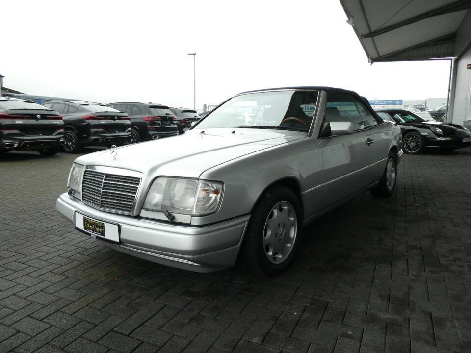 Bild 3/23 von Mercedes-Benz E 320 (1996)