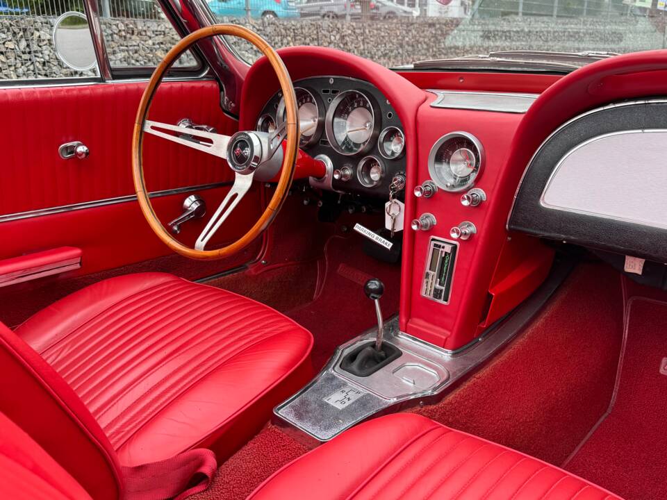 Image 34/52 of Chevrolet Corvette Sting Ray Convertible (1963)