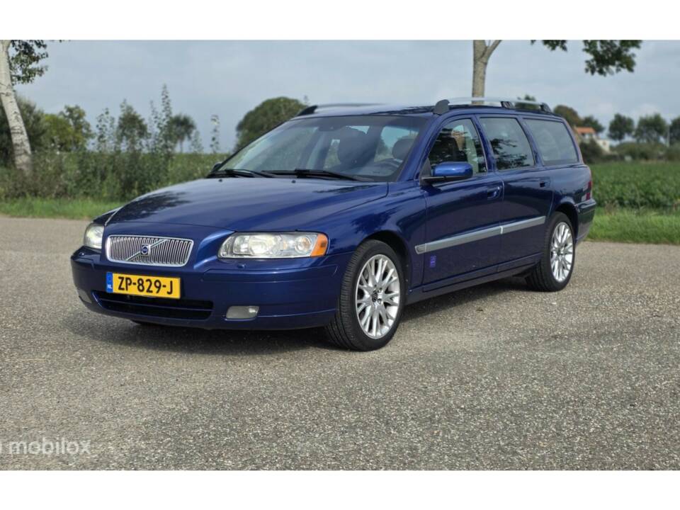 Bild 4/42 von Volvo V 70 2.5T (2005)