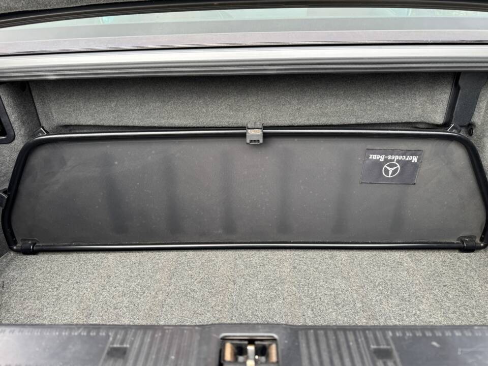 Image 39/51 of Mercedes-Benz SL 320 (1996)