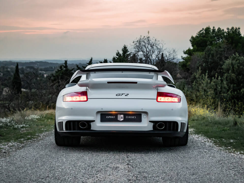 Afbeelding 49/50 van Porsche 911 GT2 (2008)