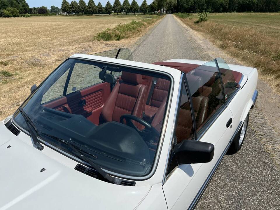 Image 4/8 of BMW 320i (1983)