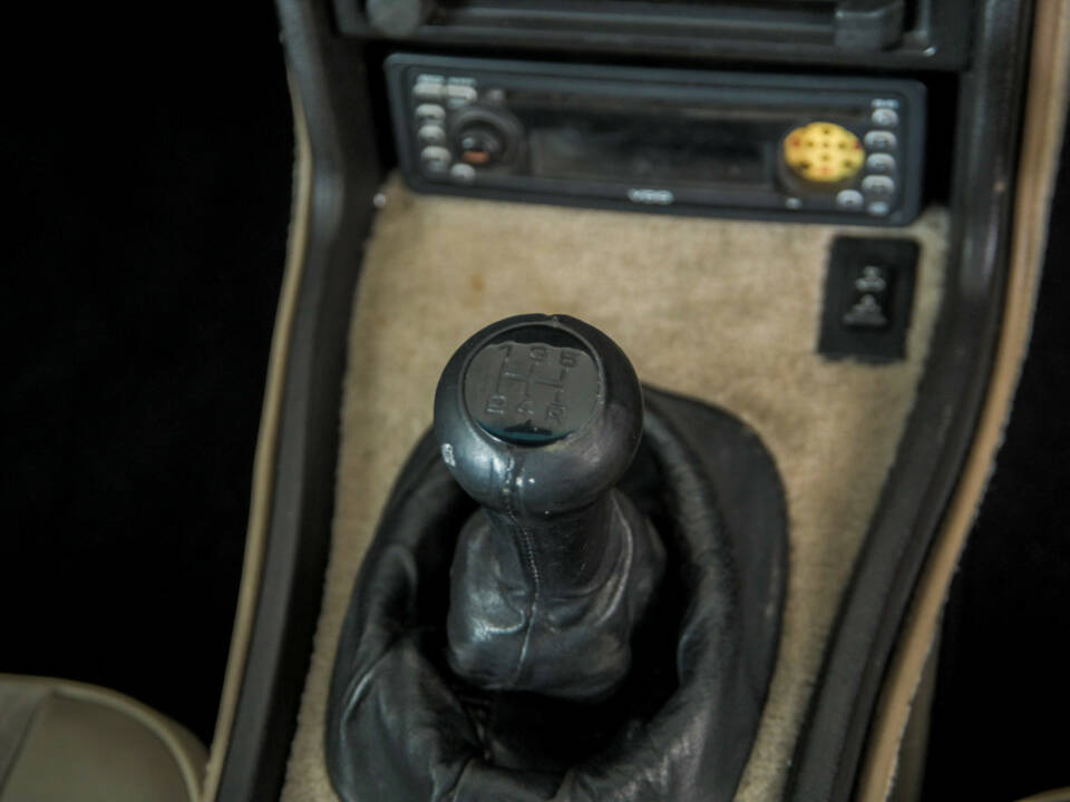 Immagine 36/50 di Porsche 924 S (1987)
