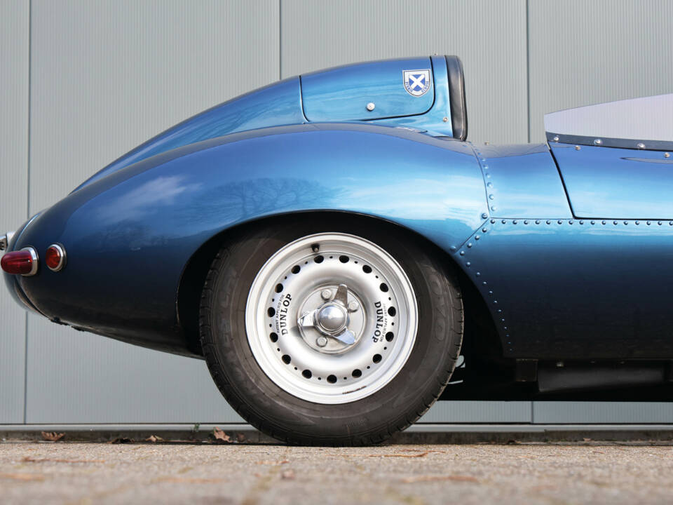 Image 5/60 of Jaguar D-Type (1967)