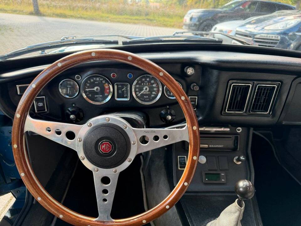 Image 17/35 de MG MGB GT (1972)