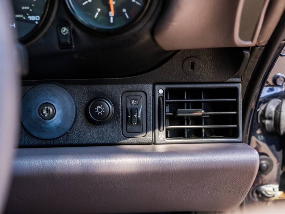 Bild 37/62 von Porsche 911 Carrera 4 (1996)