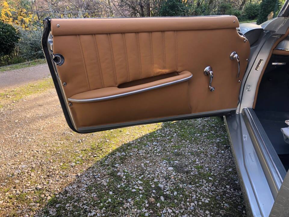 Image 31/46 of Mercedes-Benz 190 SL (1955)