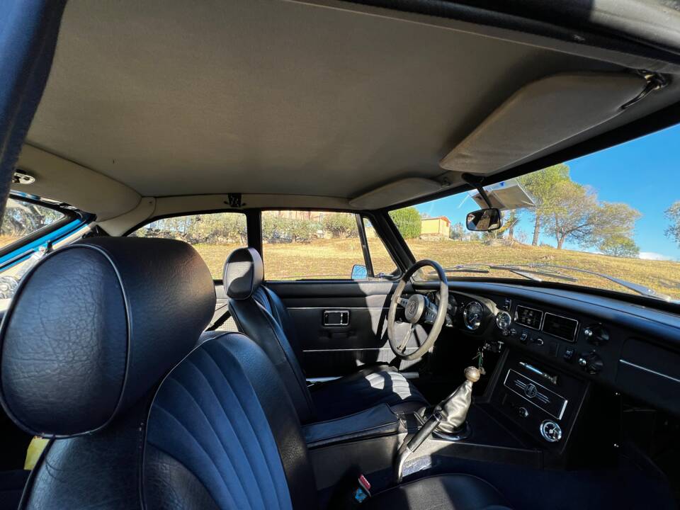 Image 39/50 of MG MGB GT (1972)