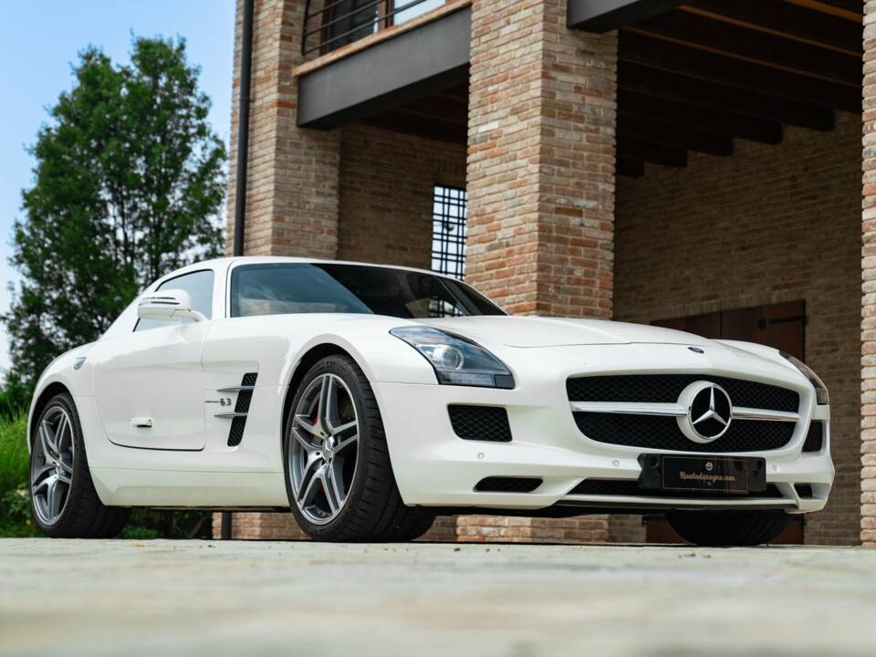 Image 14/50 of Mercedes-Benz SLS AMG (2010)