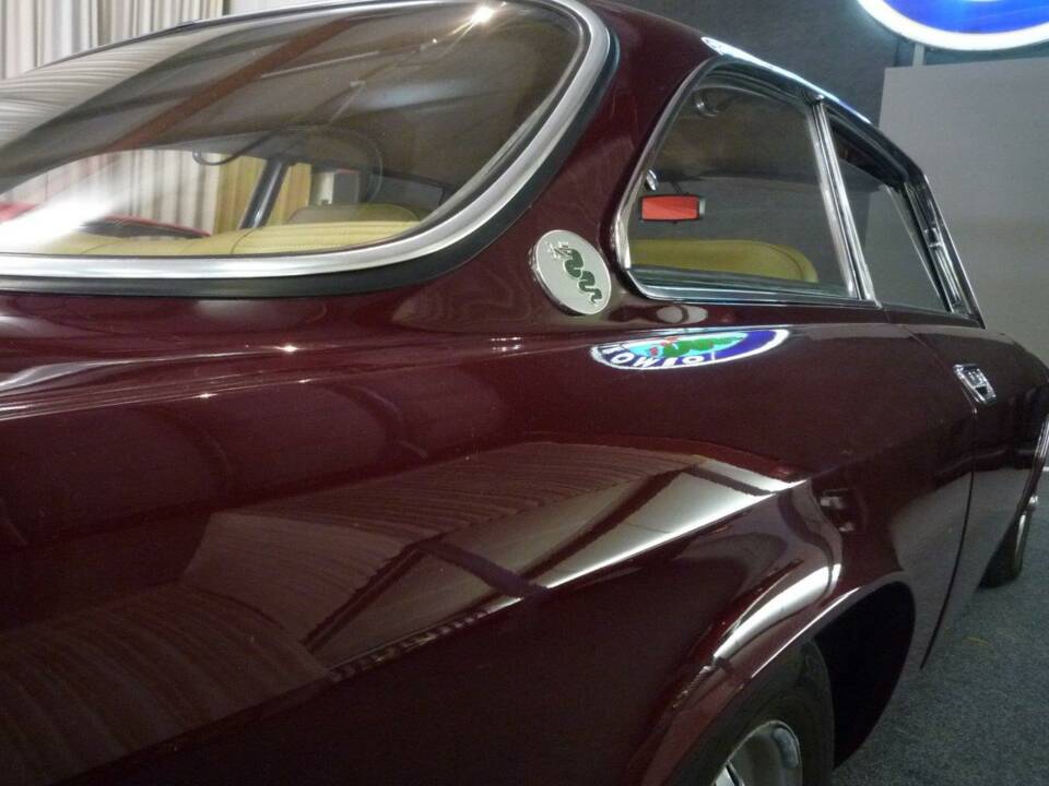 Image 7/12 of Alfa Romeo 2000 GT Veloce (1972)