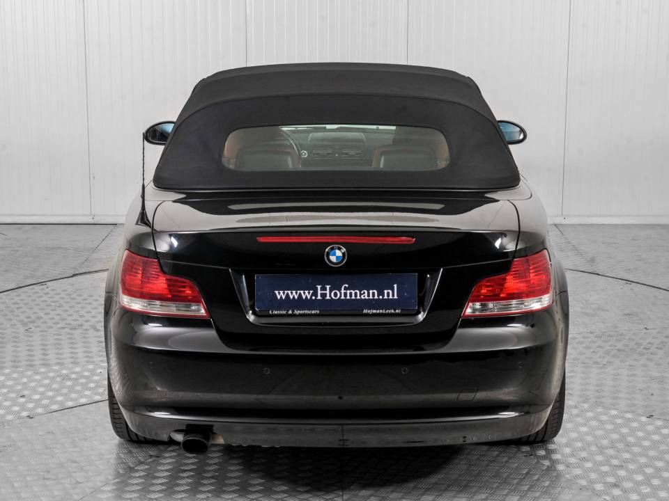 Image 48/50 of BMW 118i (2009)