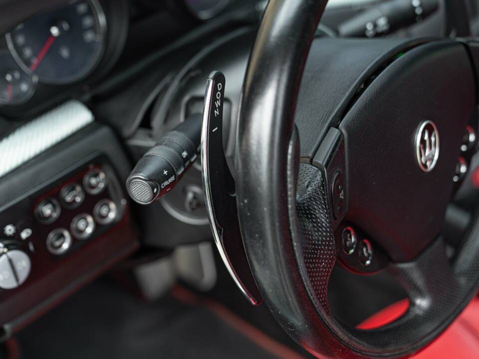 Bild 35/50 von Maserati GranTurismo 4.2 (2008)
