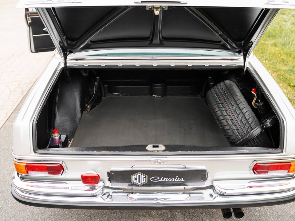 Image 47/50 of Mercedes-Benz 300 SEL 6.3 (1970)